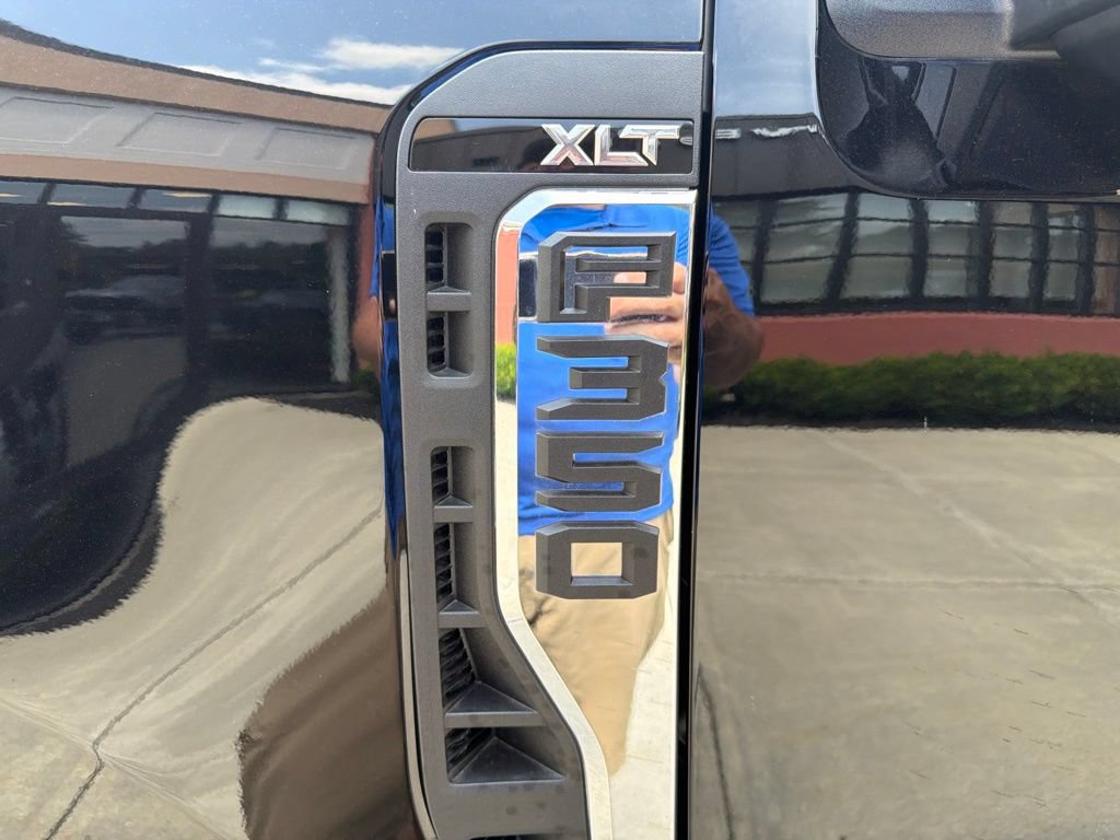2026 Ford F-350 Super Duty XLT - Photo 14