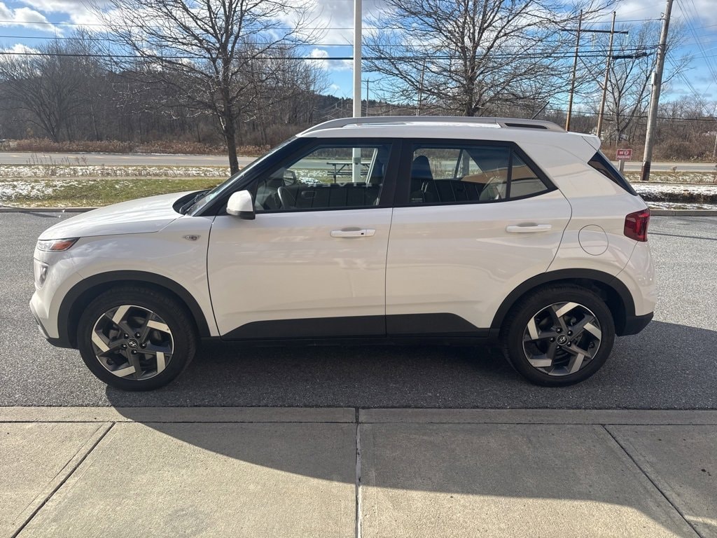 Used 2025 Hyundai Venue SEL SUV