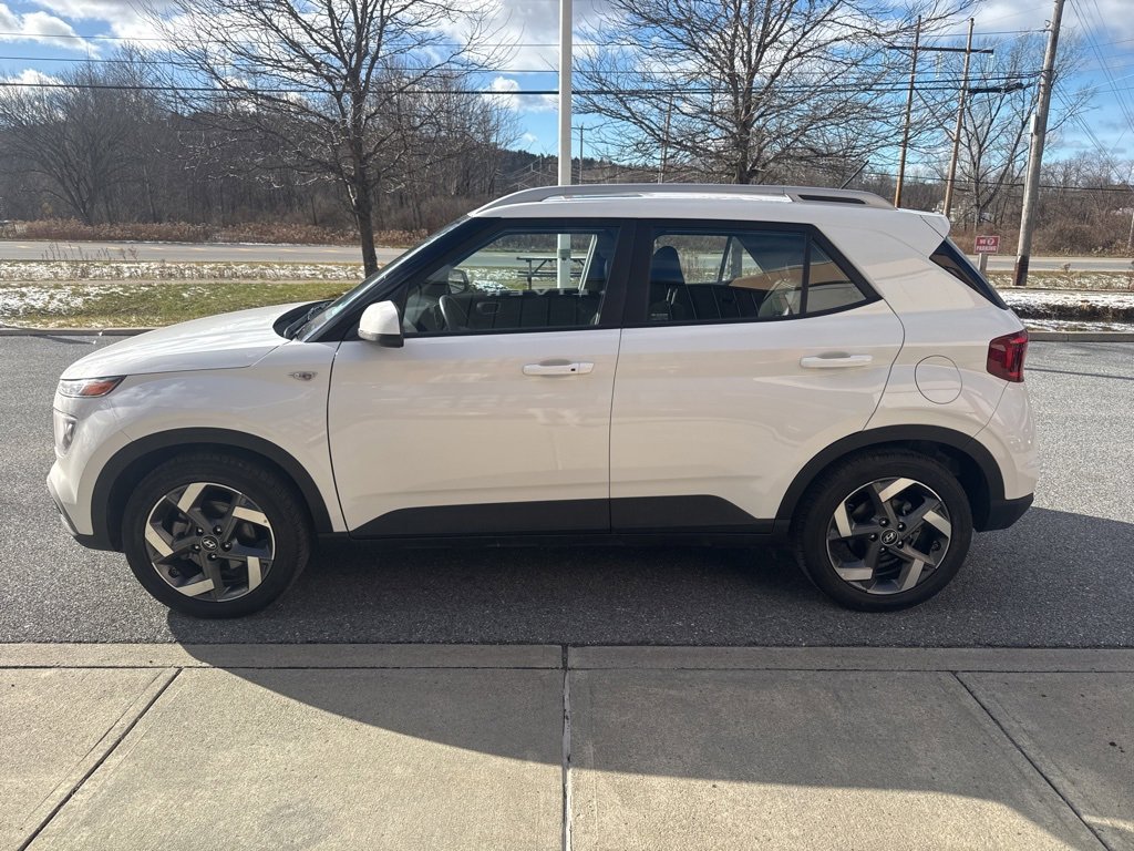 2025 Hyundai Venue SEL Limited photo 4