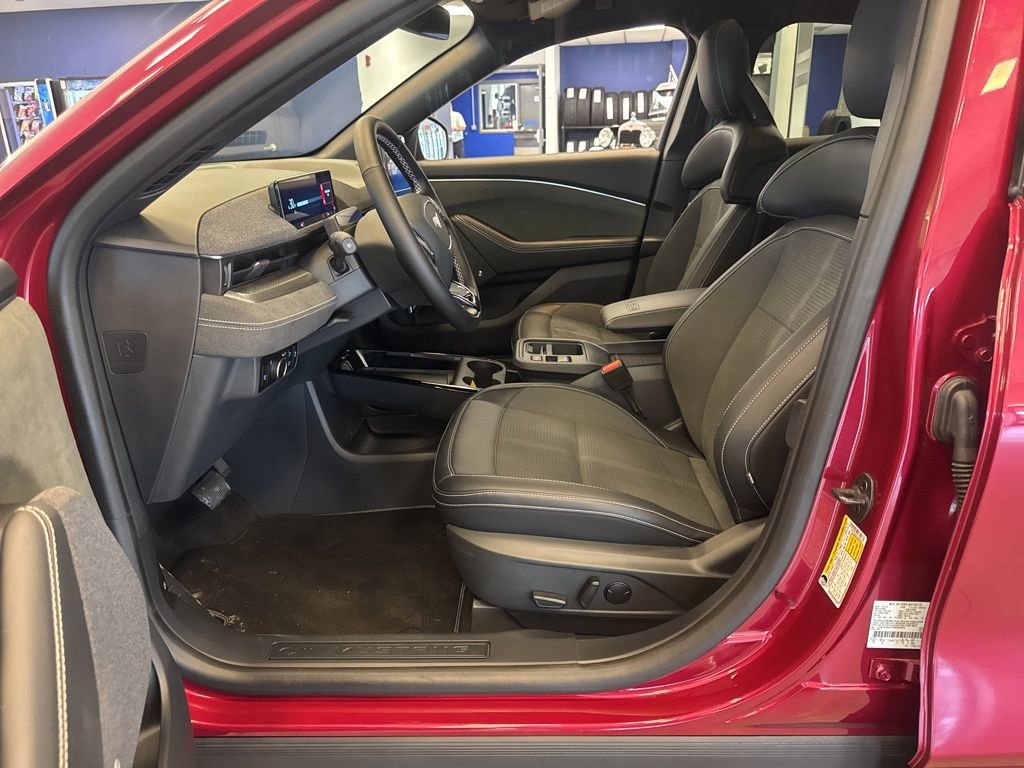 2025 Ford Mustang Mach-E GT - Photo 17