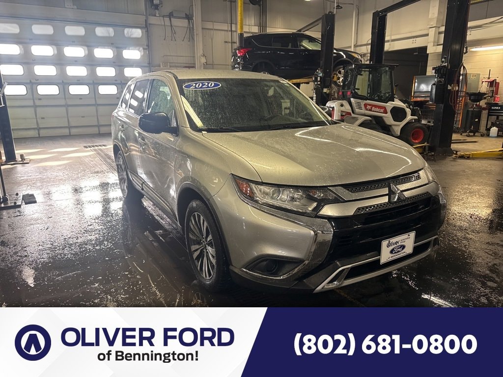 2020 Mitsubishi Outlander ES's photo