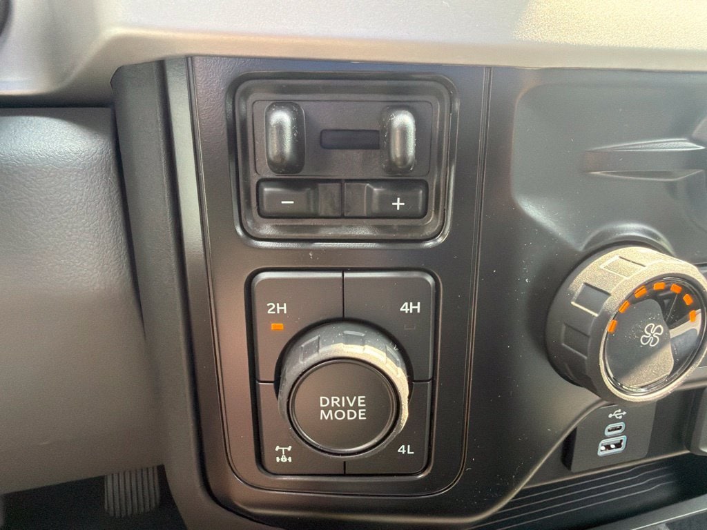 2026 Ford F-350 Super Duty XLT - Photo 32