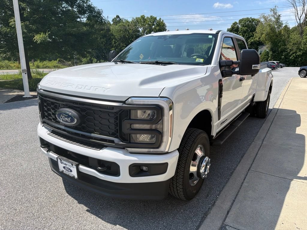New 2026 Ford Super Duty F-350 DRW Truck Crew Cab