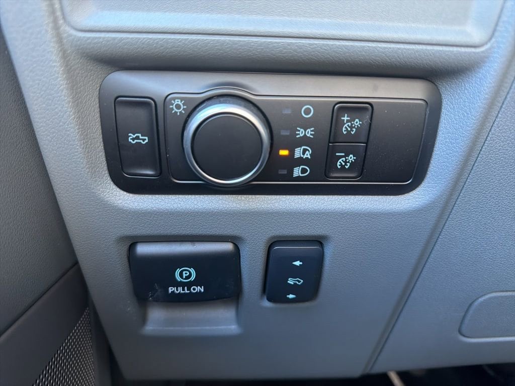 2025 Ford F-150 Lightning Flash - Photo 37