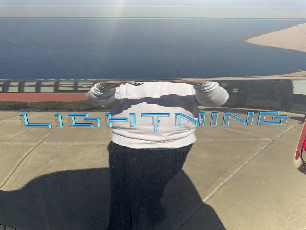 2025 Ford F-150 Lightning Flash - Photo 16