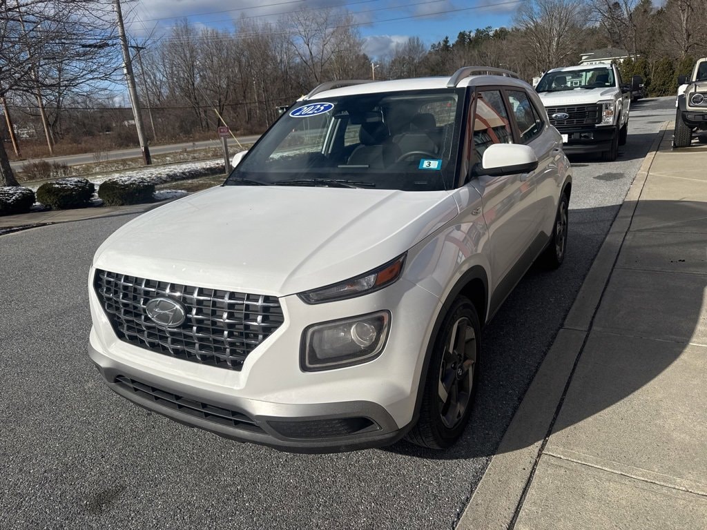Used 2025 Hyundai Venue SEL SUV