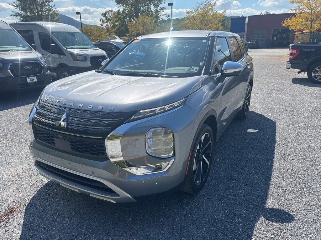 2022 Mitsubishi Outlander SE photo 3