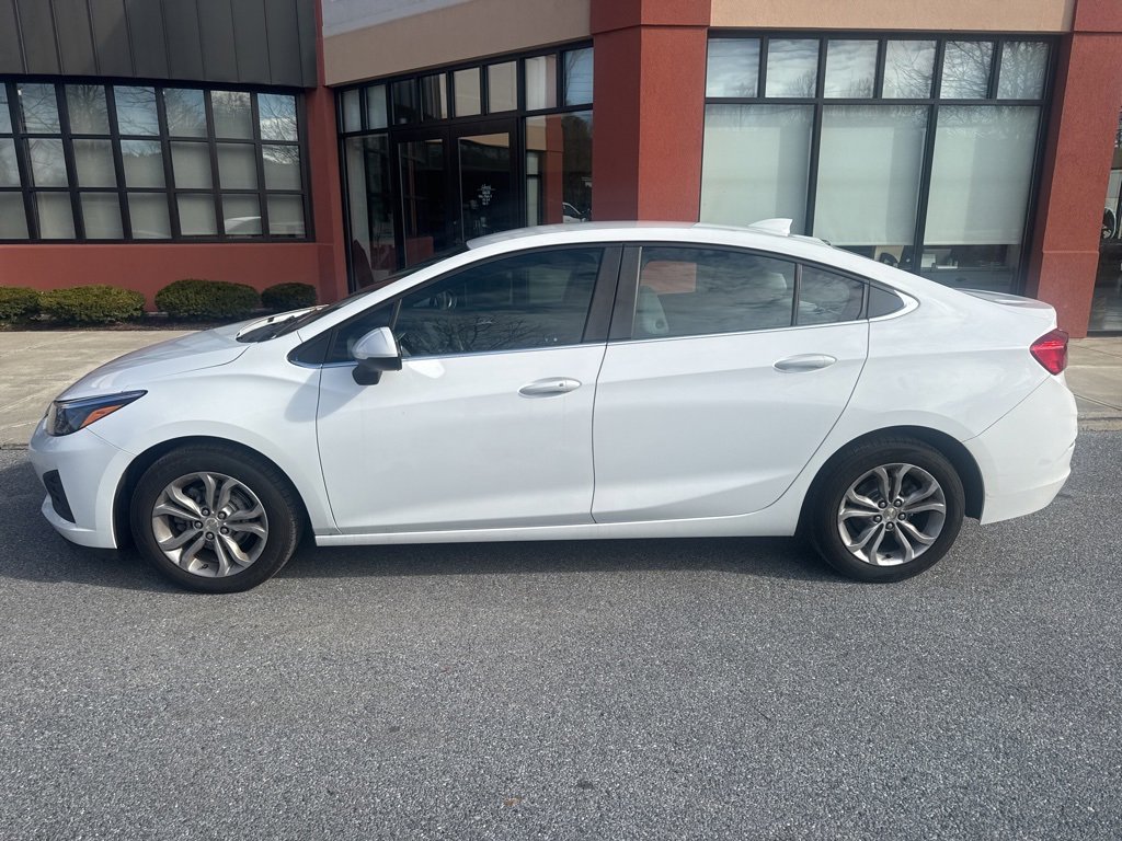 2019 Chevrolet Cruze LT photo 3