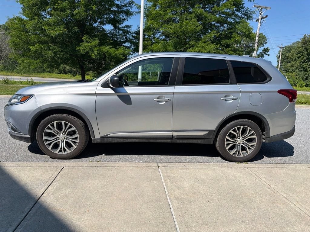 Used 2017 Mitsubishi Outlander ES CUV