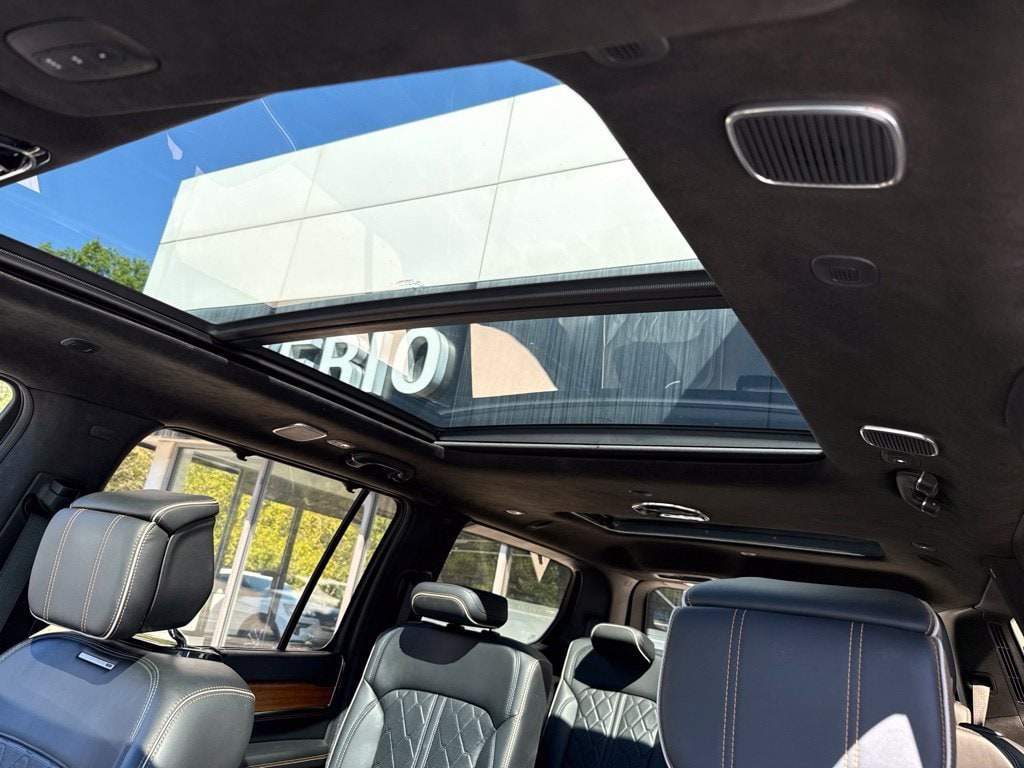 2022 Jeep Grand Wagoneer Series III - Photo 17
