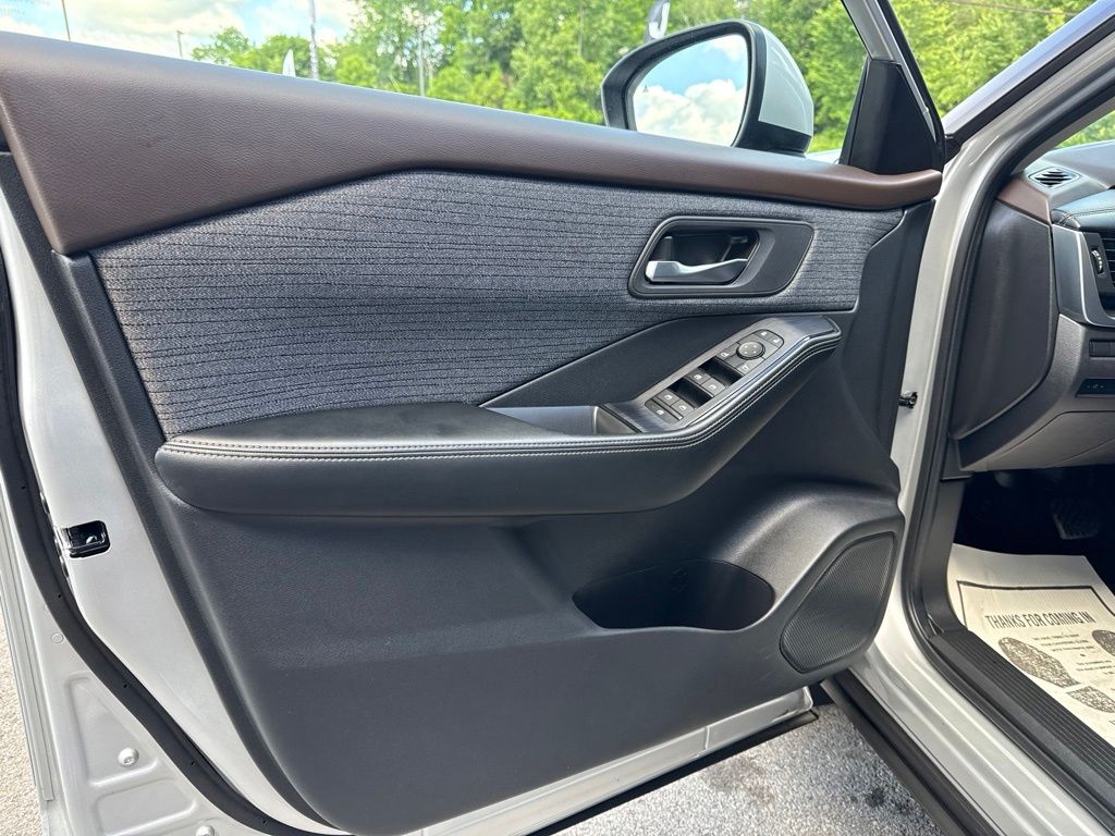 2023 Nissan Rogue SV - Photo 18