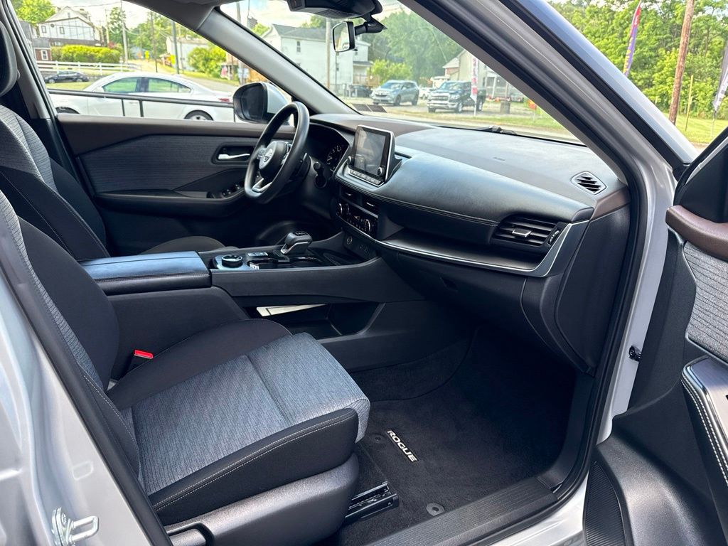 2023 Nissan Rogue SV - Photo 29