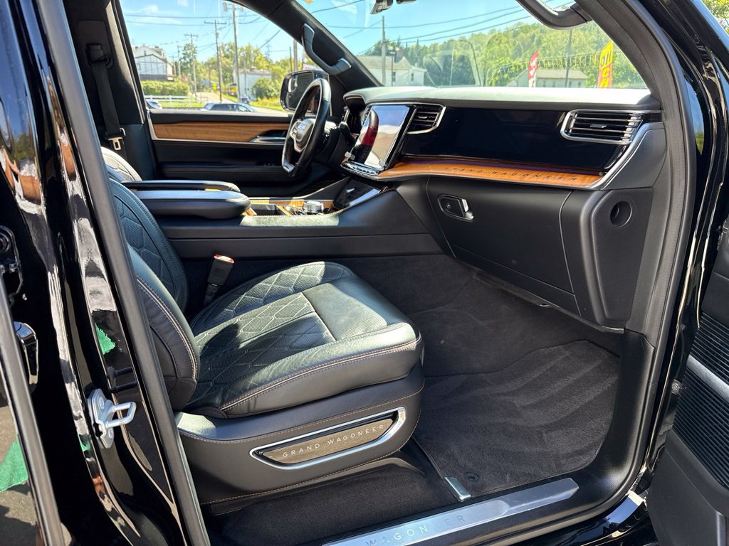 2022 Jeep Grand Wagoneer Series III - Photo 32