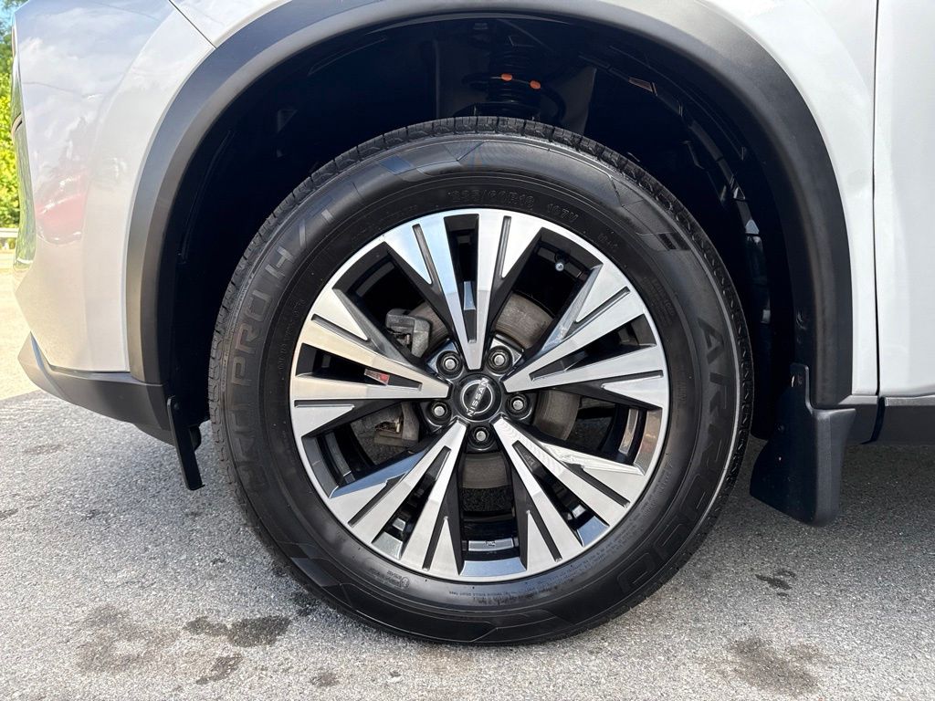 2023 Nissan Rogue SV - Photo 9