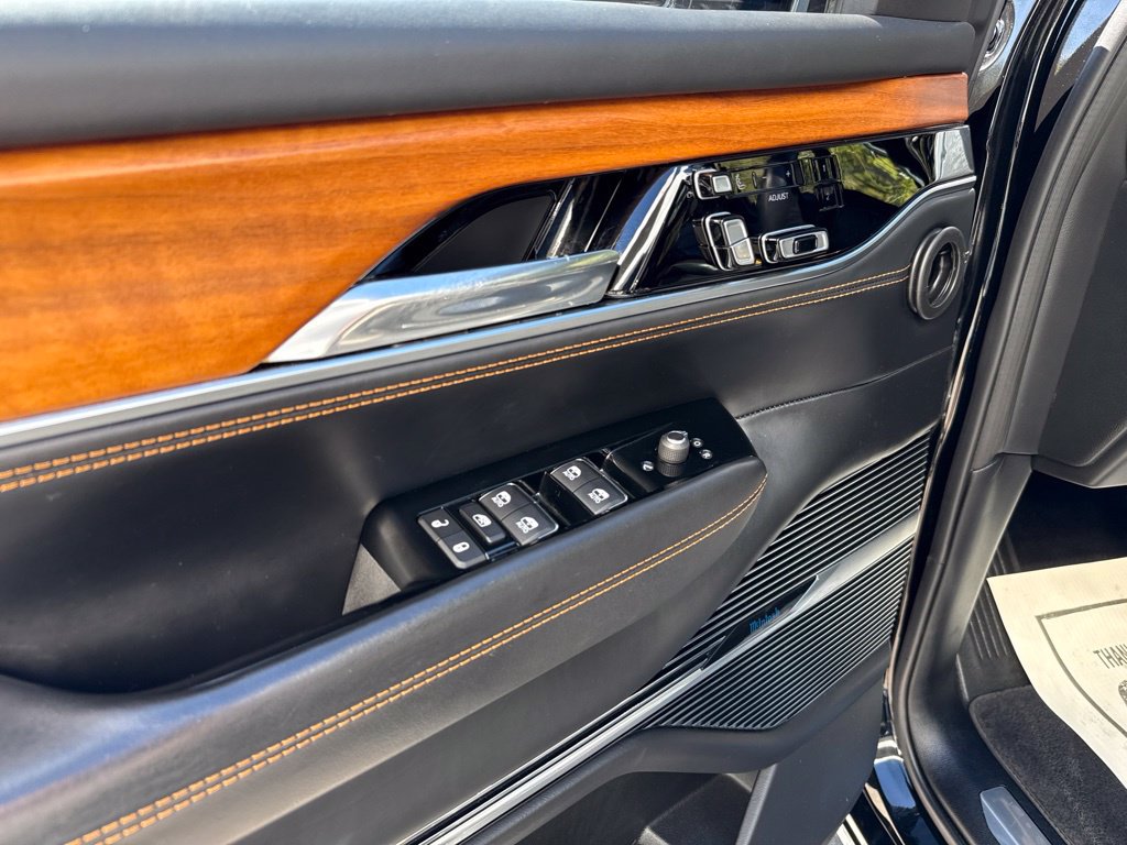 2022 Jeep Grand Wagoneer Series III - Photo 19