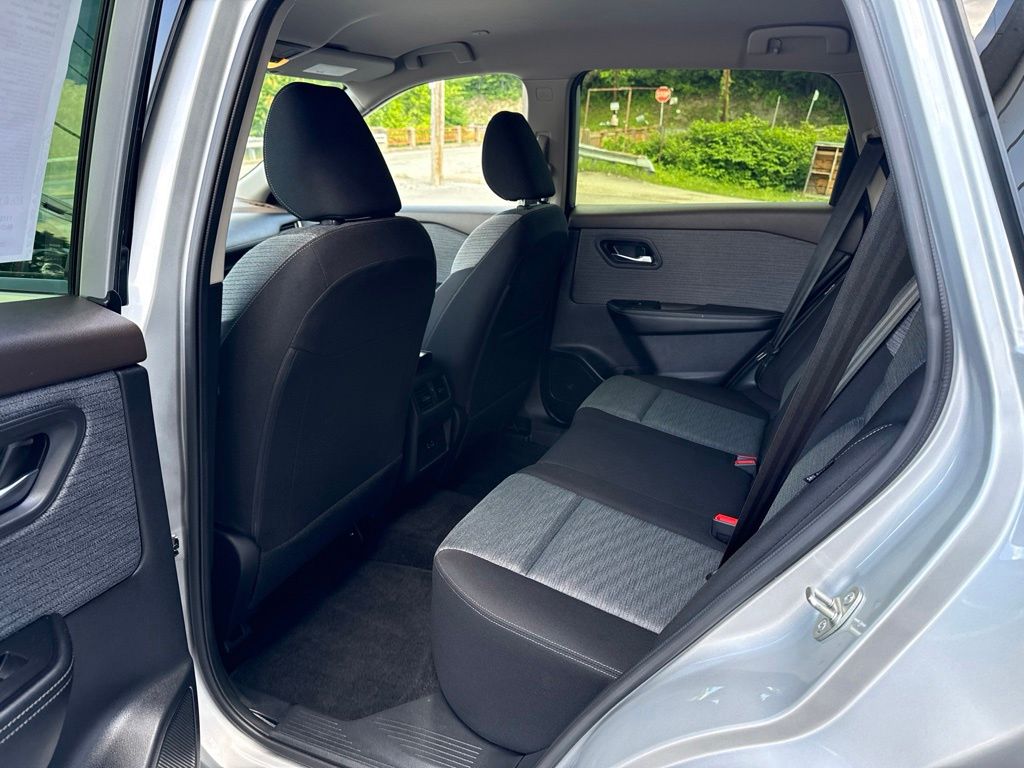 2023 Nissan Rogue SV - Photo 20