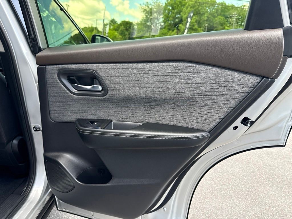 2023 Nissan Rogue SV - Photo 27