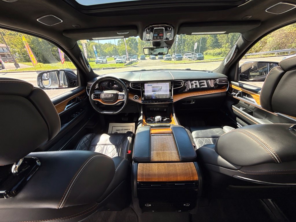 2022 Jeep Grand Wagoneer Series III - Photo 11