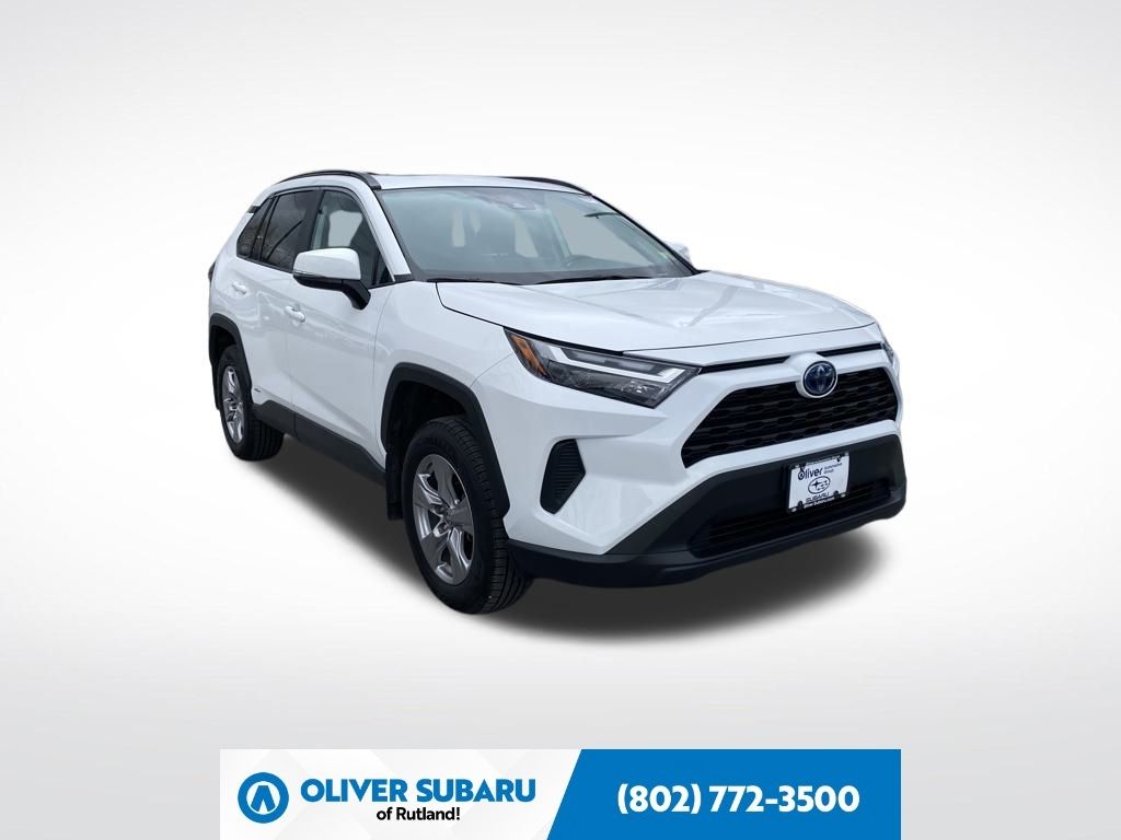 2024 Toyota RAV4 XLE's photo