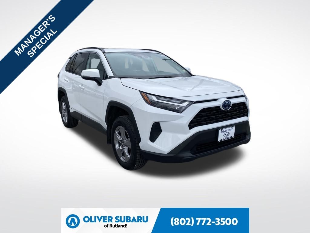 2024 Toyota RAV4 XLE's photo