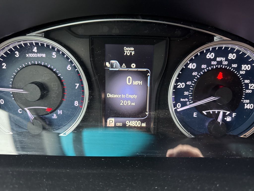 2016 Toyota Camry LE photo 2