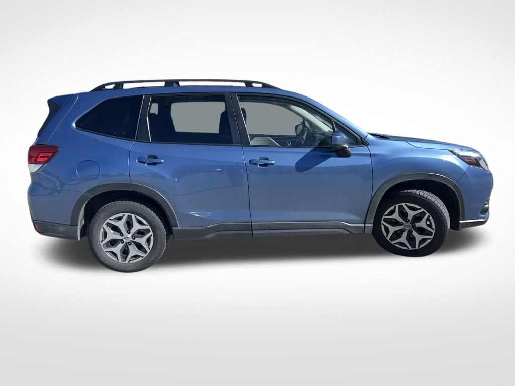 2022 Subaru Forester Premium photo 3