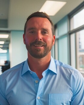 Staff member David Brown from ID_6117b3391281