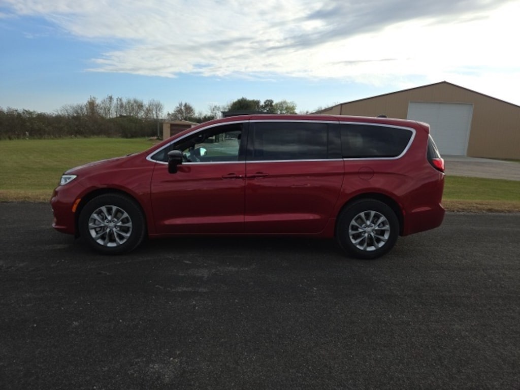 New 2026 Chrysler Pacifica SELECT AWD Passenger Van