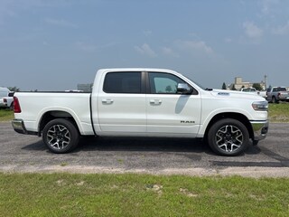 2026 Ram 1500 LARAMIE CREW CAB 4X4 5'7 BOX Pickup