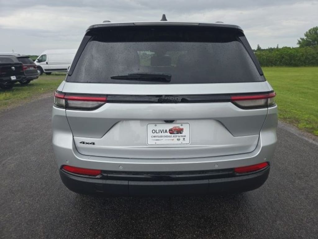 Used 2023 Jeep Grand Cherokee Laredo SUV
