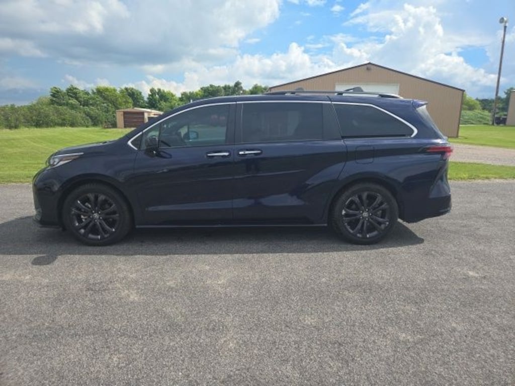 Used 2022 Toyota Sienna XSE 7 Passenger Van Passenger Van