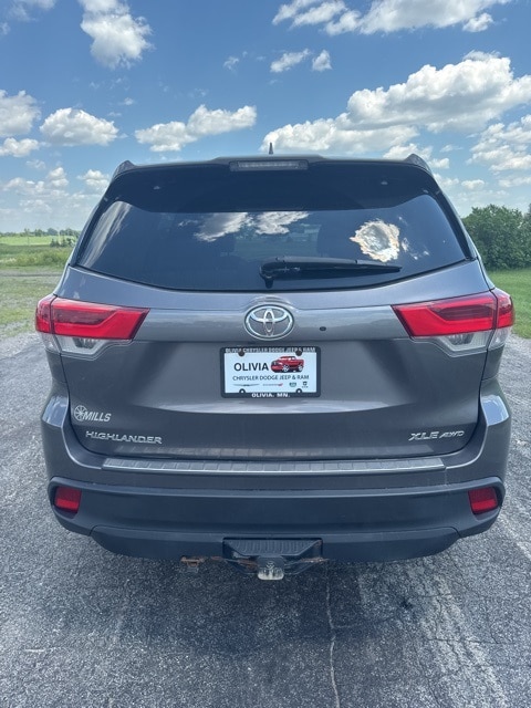 Used 2019 Toyota Highlander XLE with VIN 5TDJZRFH1KS727529 for sale in Olivia, Minnesota