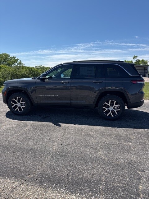 2025 Jeep Grand Cherokee Limited photo 3