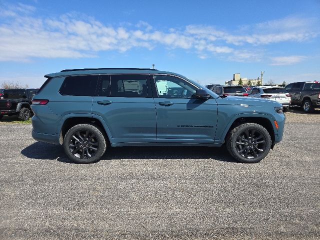 2026 Jeep Grand Cherokee L Limited Reserve 4x4's photo