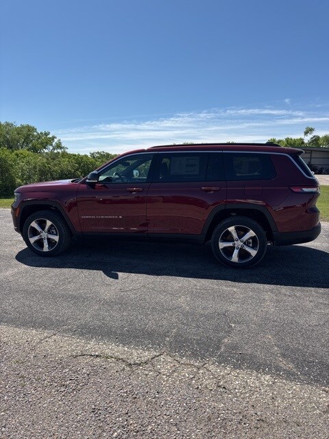 2025 Jeep Grand Cherokee L photo 3