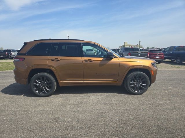 2026 Jeep Grand Cherokee Limited Reserve 4x4's photo
