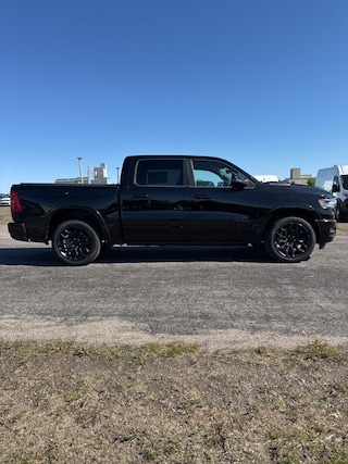 2025 Ram 1500 LIMITED CREW CAB 4X4 5'7 BOX Pickup