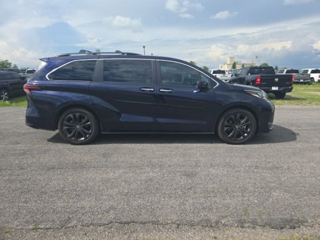 Used 2022 Toyota Sienna XSE 7 Passenger Van Passenger Van