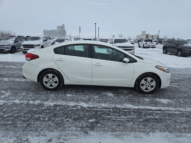 2017 Kia Forte LX's photo