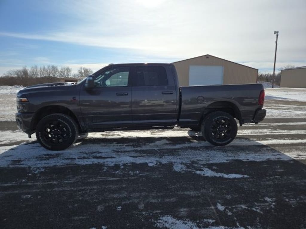 New 2025 Ram 2500 LARAMIE CREW CAB 4X4 6'4 BOX Pickup
