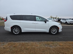 2026 Chrysler Pacifica SELECT AWD Passenger Van