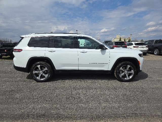 2026 Jeep Grand Cherokee L Limited 4x4's photo