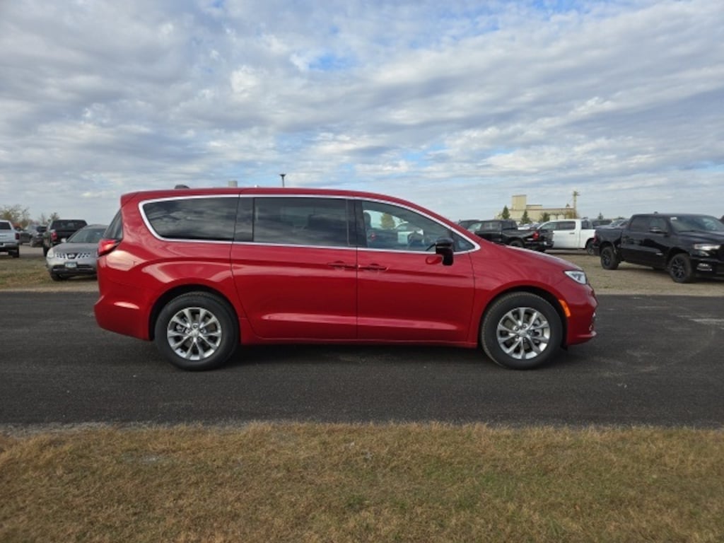 New 2026 Chrysler Pacifica SELECT AWD Passenger Van