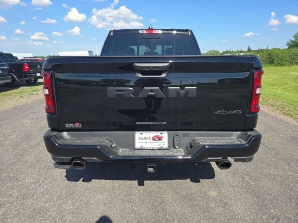 New 2026 Ram 1500 EXPRESS CREW CAB 4X4 5'7 BOX Pickup