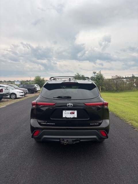 Used 2020 Toyota Highlander XLE with VIN 5TDGZRBH1LS041105 for sale in Olivia, Minnesota