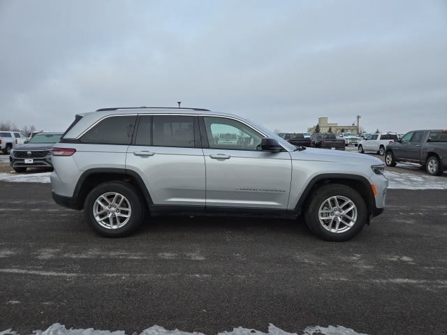 2024 Jeep Grand Cherokee Laredo's photo