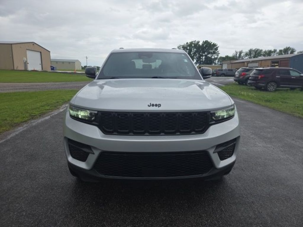 Used 2023 Jeep Grand Cherokee Laredo SUV