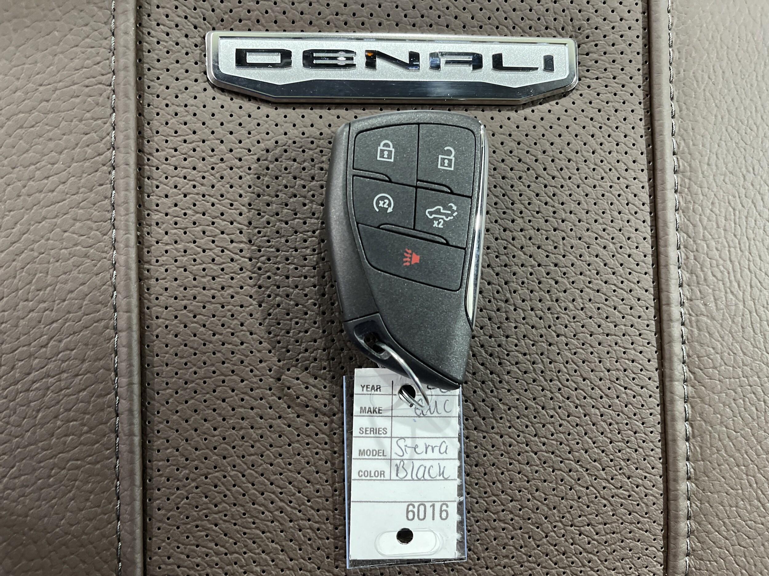 2026 GMC Sierra 3500HD Denali - Photo 30