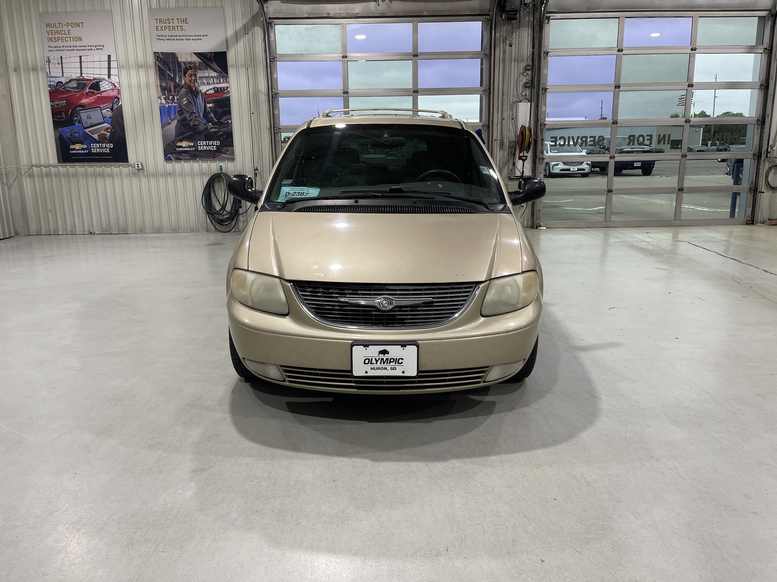 Used 2001 Chrysler Town & Country LIMITED with VIN 2C8GP64L51R183094 for sale in Huron, SD