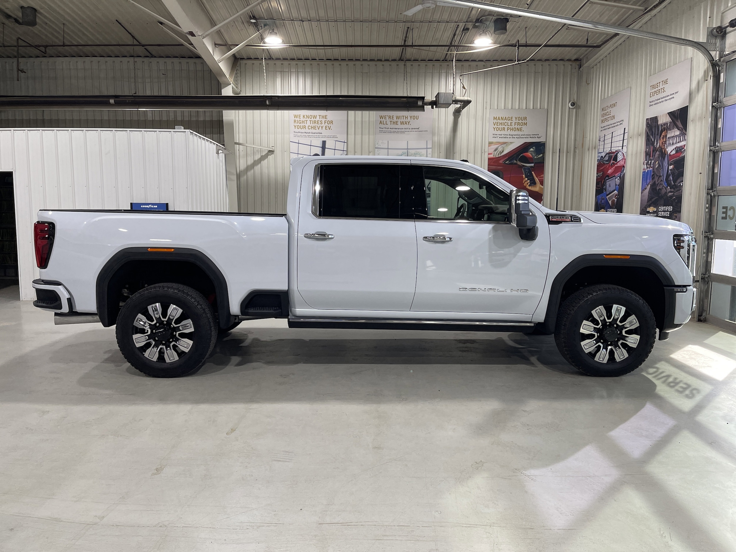 2026 GMC Sierra 3500HD Denali - Photo 9